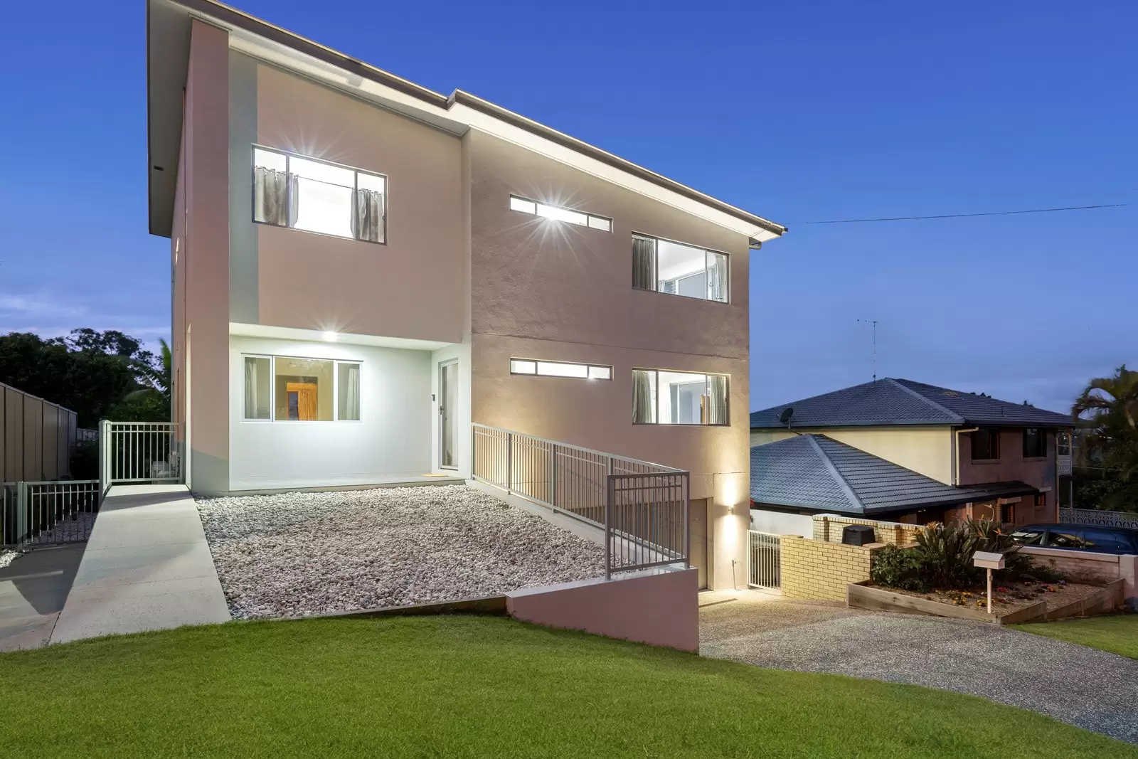 3 Dundas Street, Ormiston Sold by Queensland Sotheby's International Realty - image 1