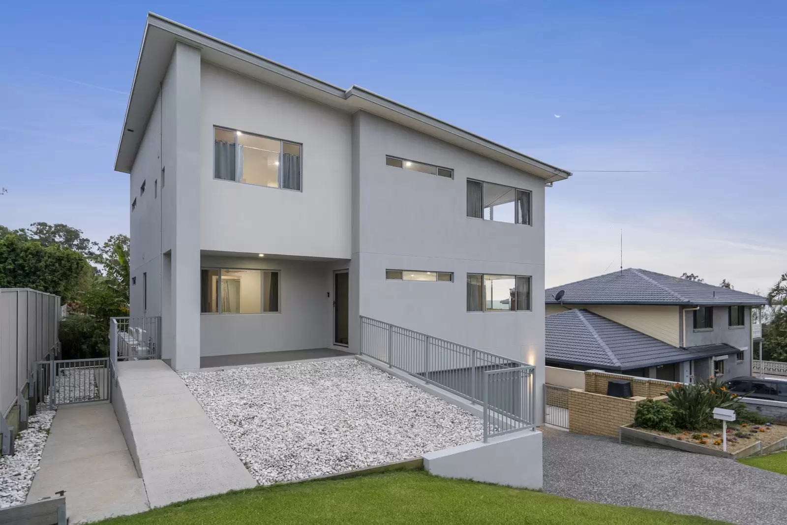 3 Dundas Street, Ormiston Sold by Queensland Sotheby's International Realty - image 1