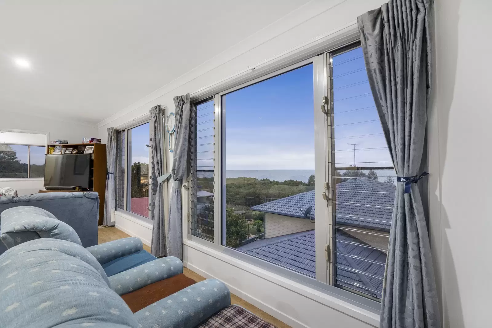 3 Dundas Street, Ormiston Sold by Queensland Sotheby's International Realty - image 1