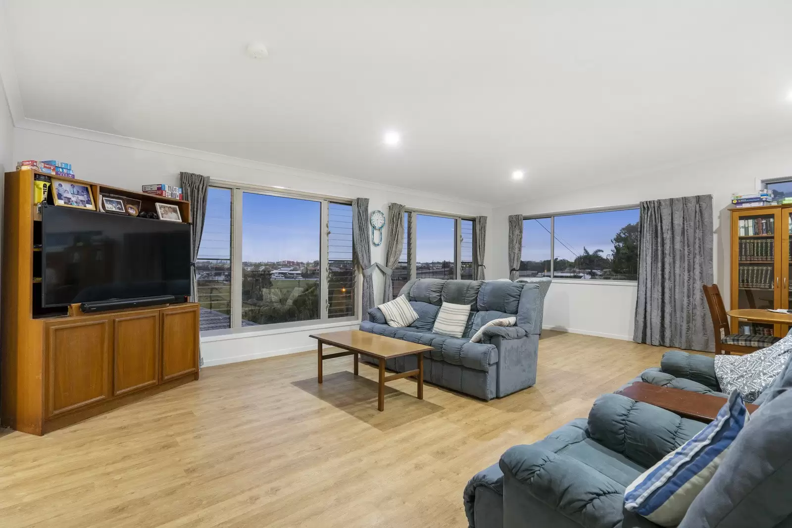 3 Dundas Street, Ormiston Sold by Queensland Sotheby's International Realty - image 1