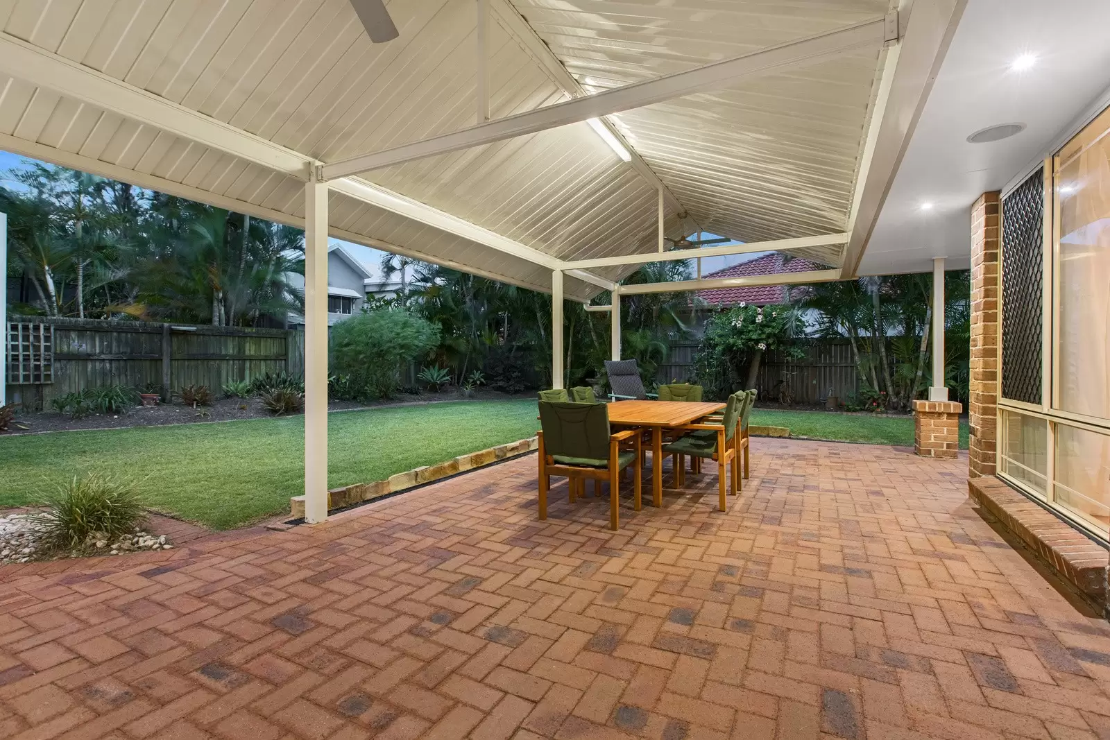 4 Sirocco Court, Ormiston Sold by Queensland Sotheby's International Realty - image 1