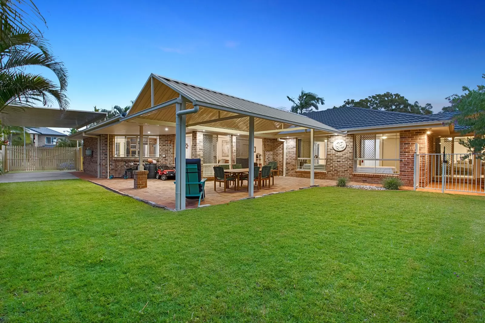 4 Sirocco Court, Ormiston Sold by Queensland Sotheby's International Realty - image 1