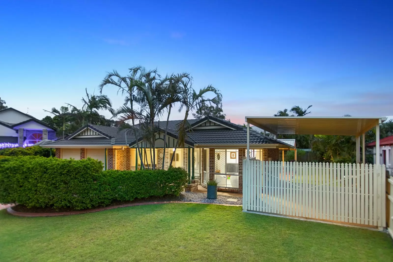 4 Sirocco Court, Ormiston Sold by Queensland Sotheby's International Realty - image 1
