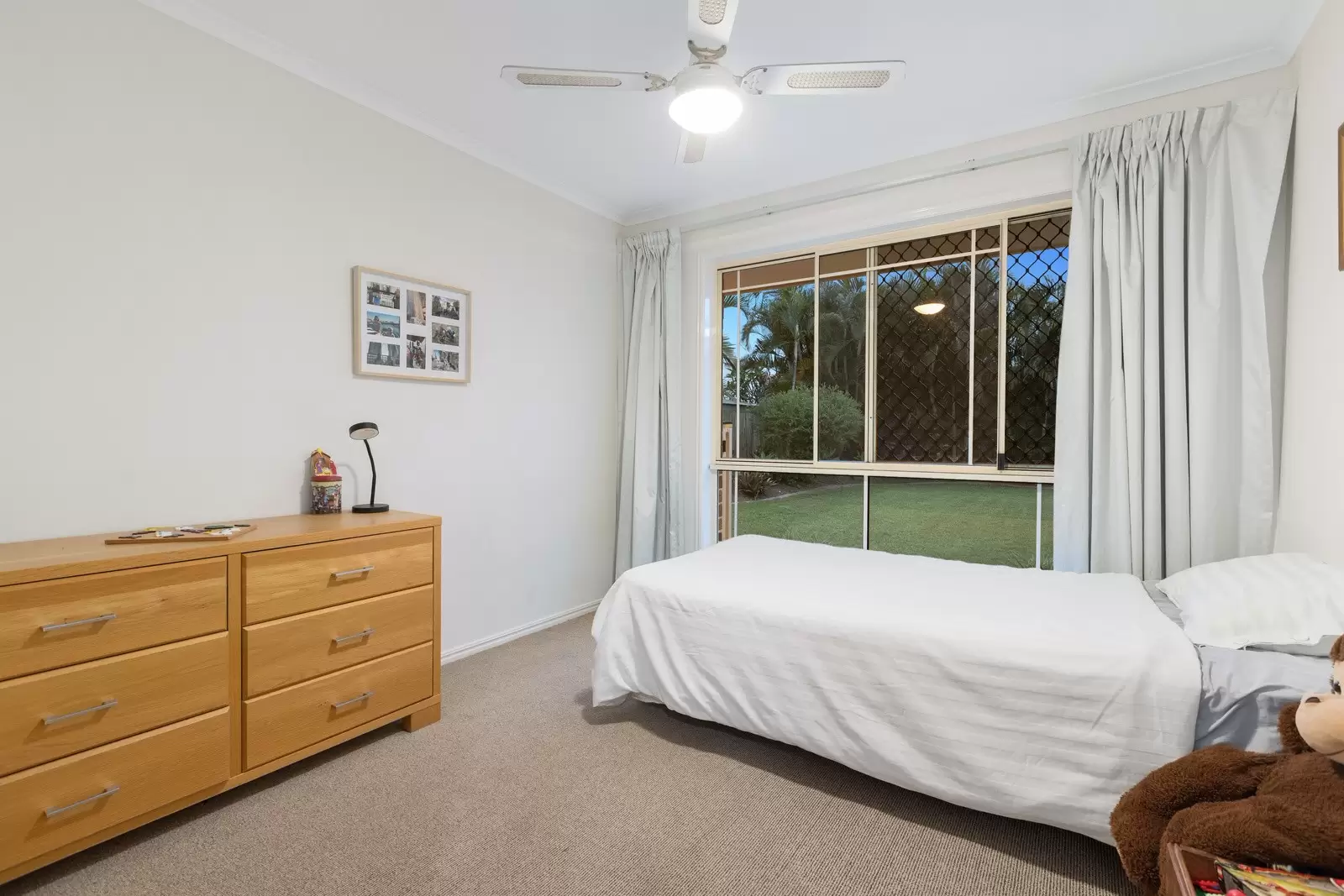 4 Sirocco Court, Ormiston Sold by Queensland Sotheby's International Realty - image 1