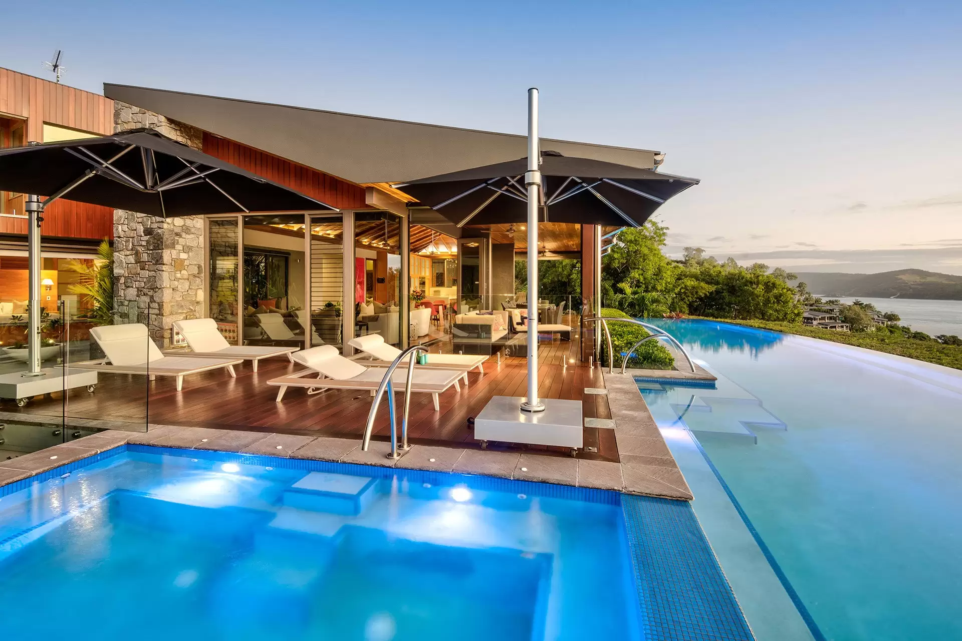 1 Plum Pudding Close, Hamilton Island Sold by  - image 1