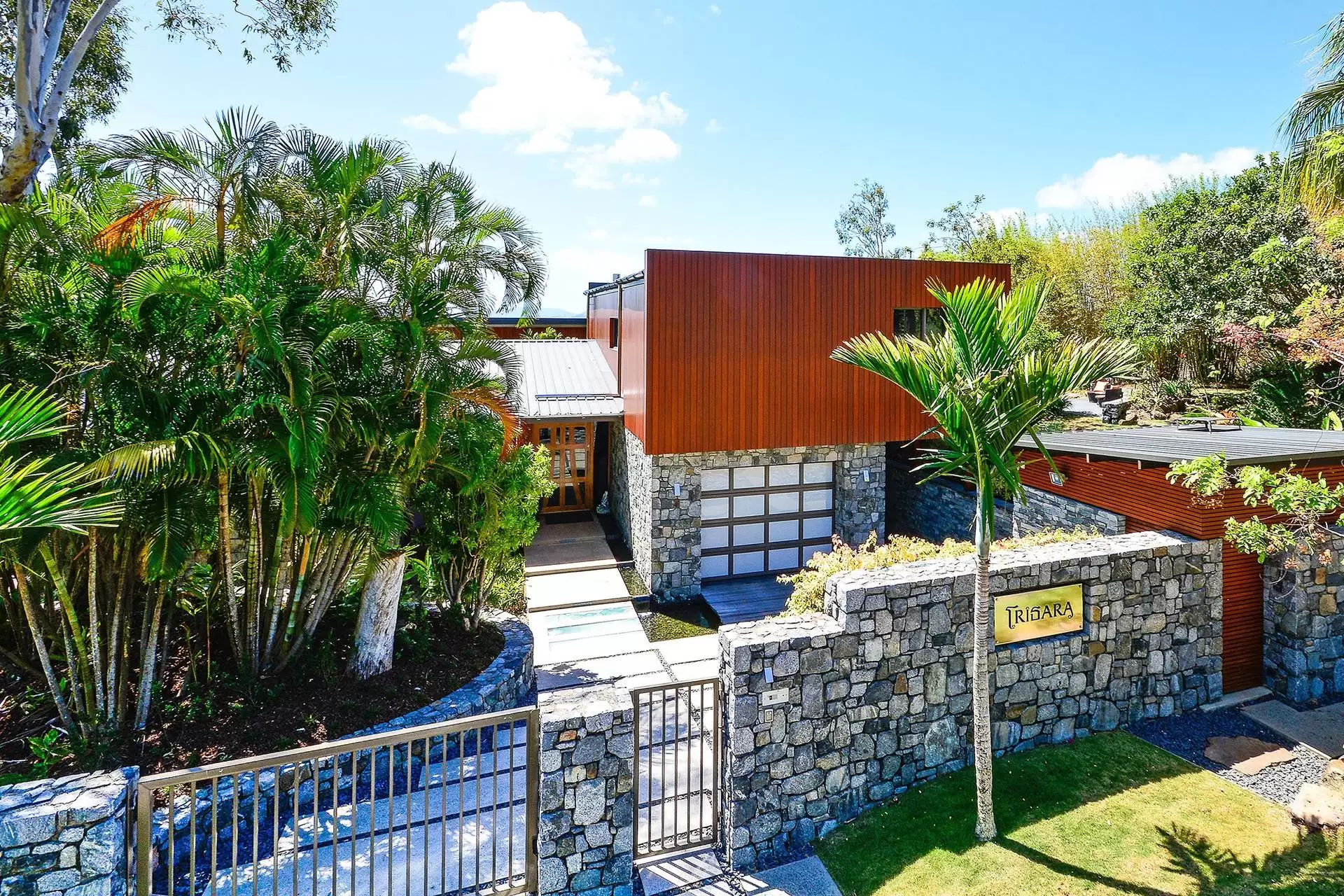 1 Plum Pudding Close, Hamilton Island Sold by  - image 1