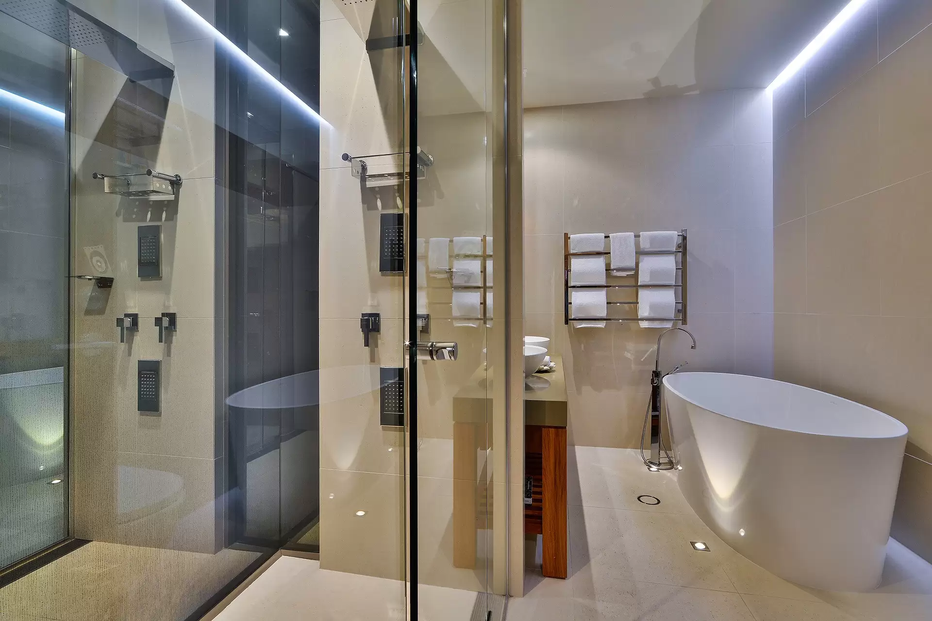 1 Plum Pudding Close, Hamilton Island Sold by Queensland Sotheby's International Realty - image 1