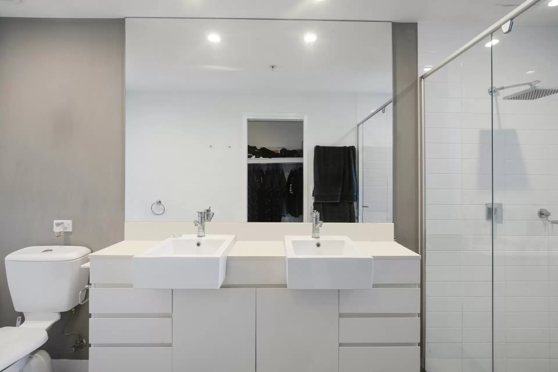 33804/56 Scarborough Street, Southport Sold by  - image 1