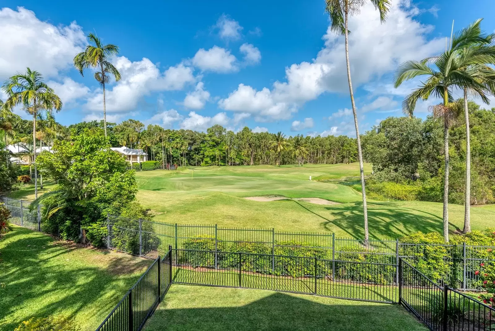 11/24-70 Nautilus Street, Port Douglas Sold by  - image 1