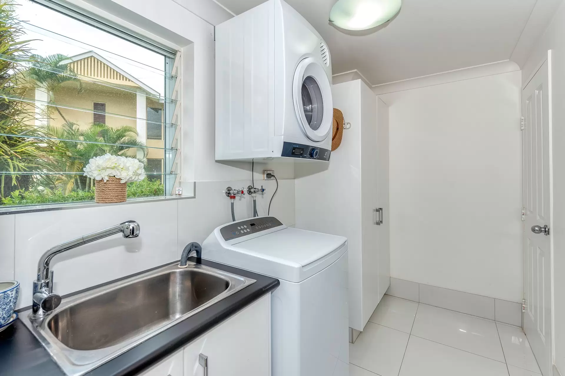 11/24-70 Nautilus Street, Port Douglas Sold by  - image 1