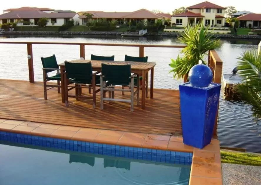 11 Lee Anne Crescent, Helensvale Sold by  - image 1