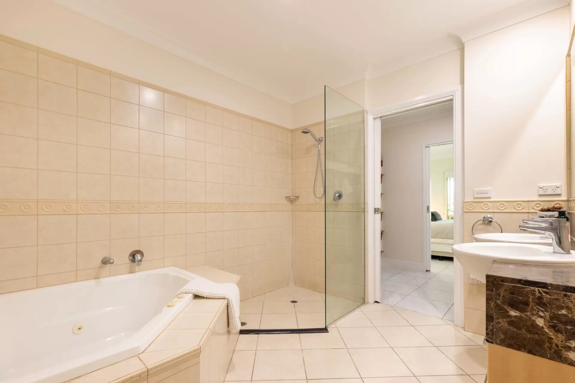 7/24-70 Hutchings Road, Port Douglas Sold by  - image 1