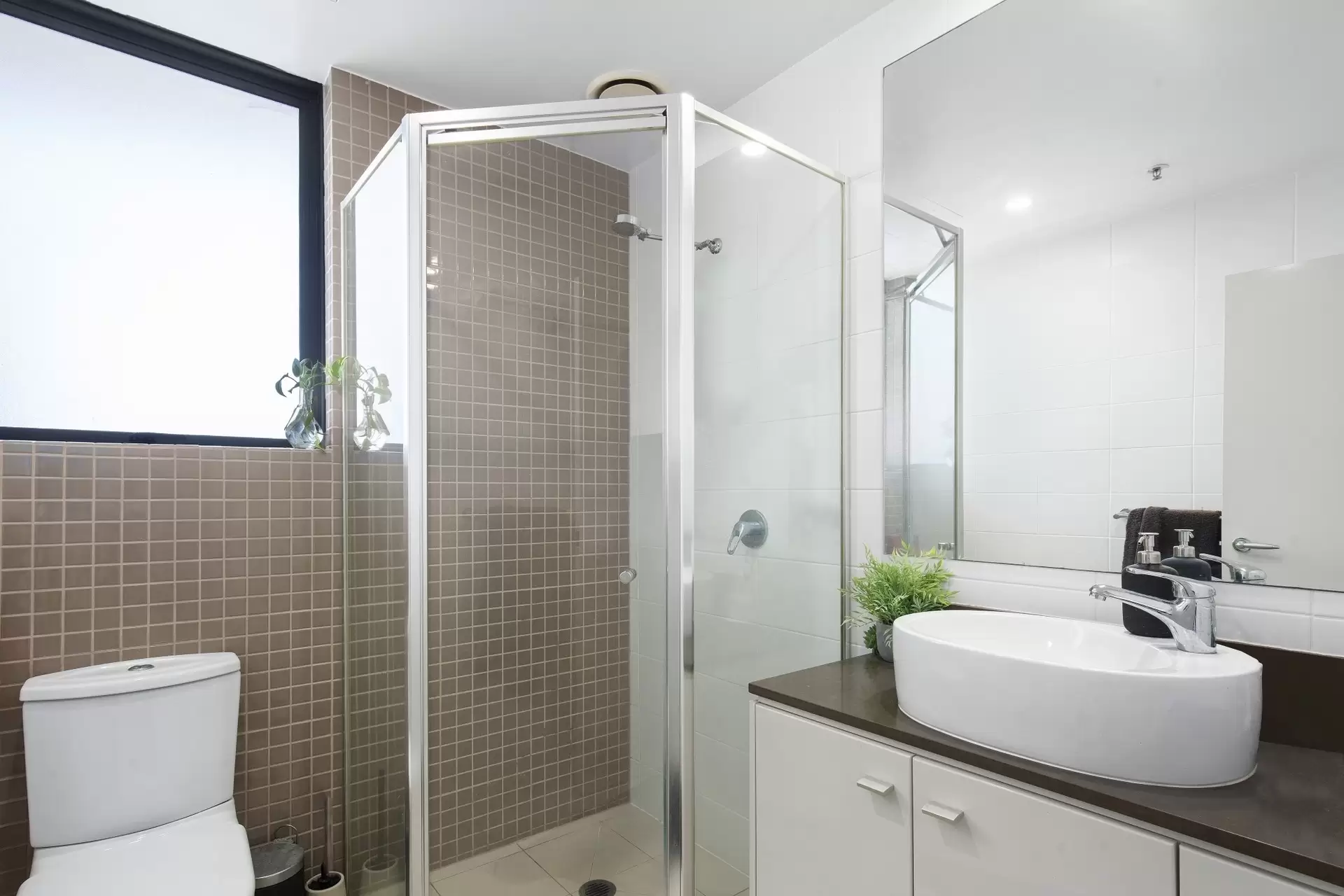 903/1 Aqua Street, Southport Sold by  - image 1