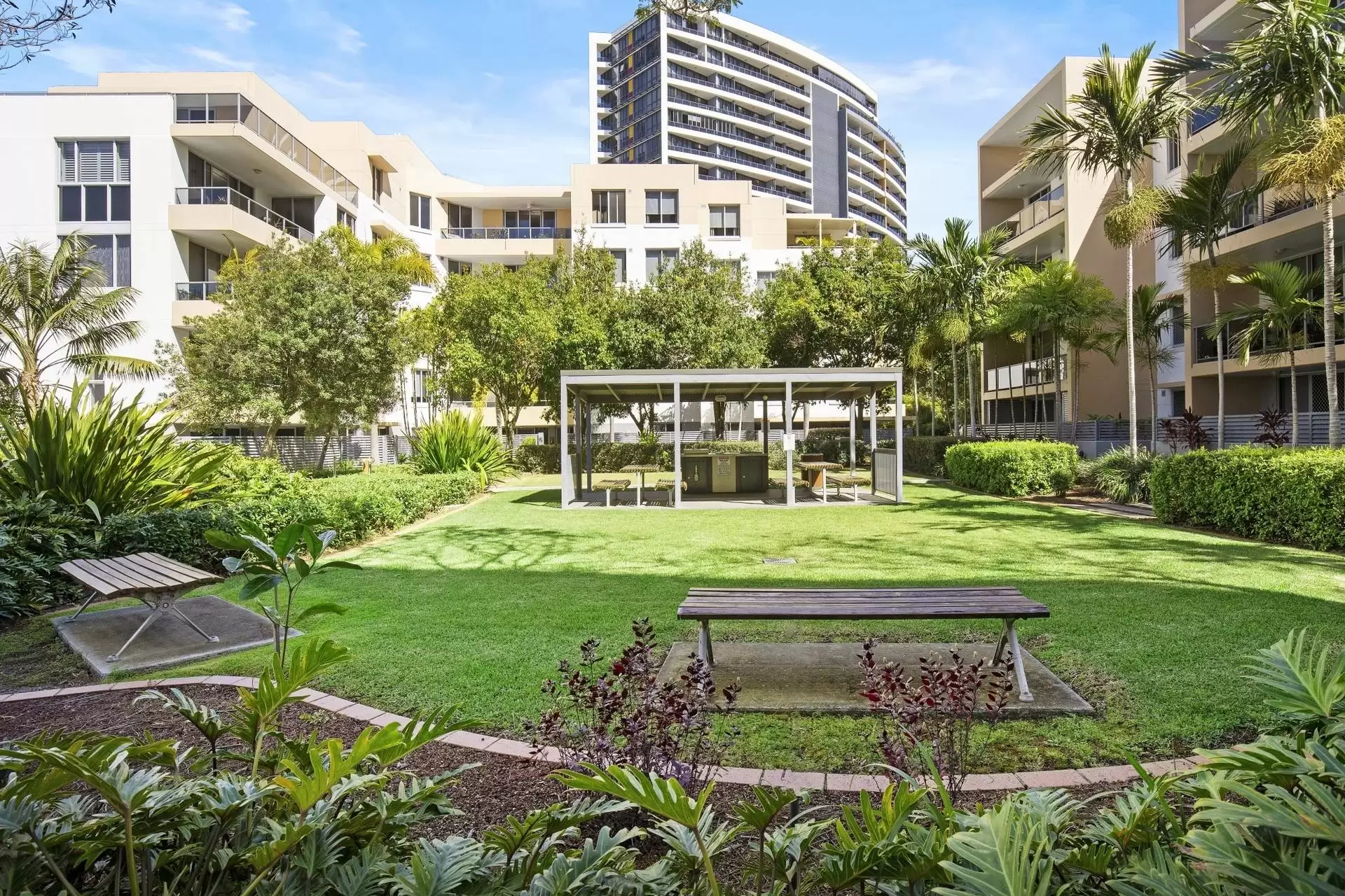 903/1 Aqua Street, Southport Sold by  - image 1