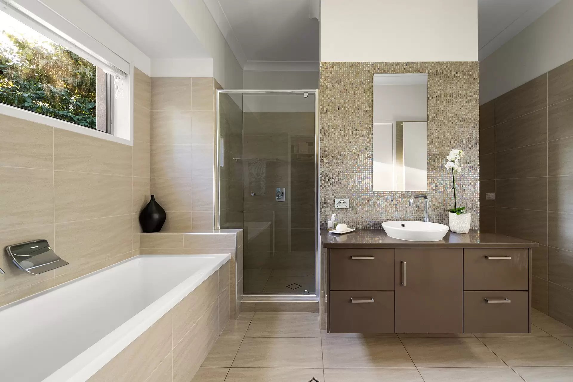 79 Formosa Road, Belmont Sold by Queensland Sotheby's International Realty - image 1