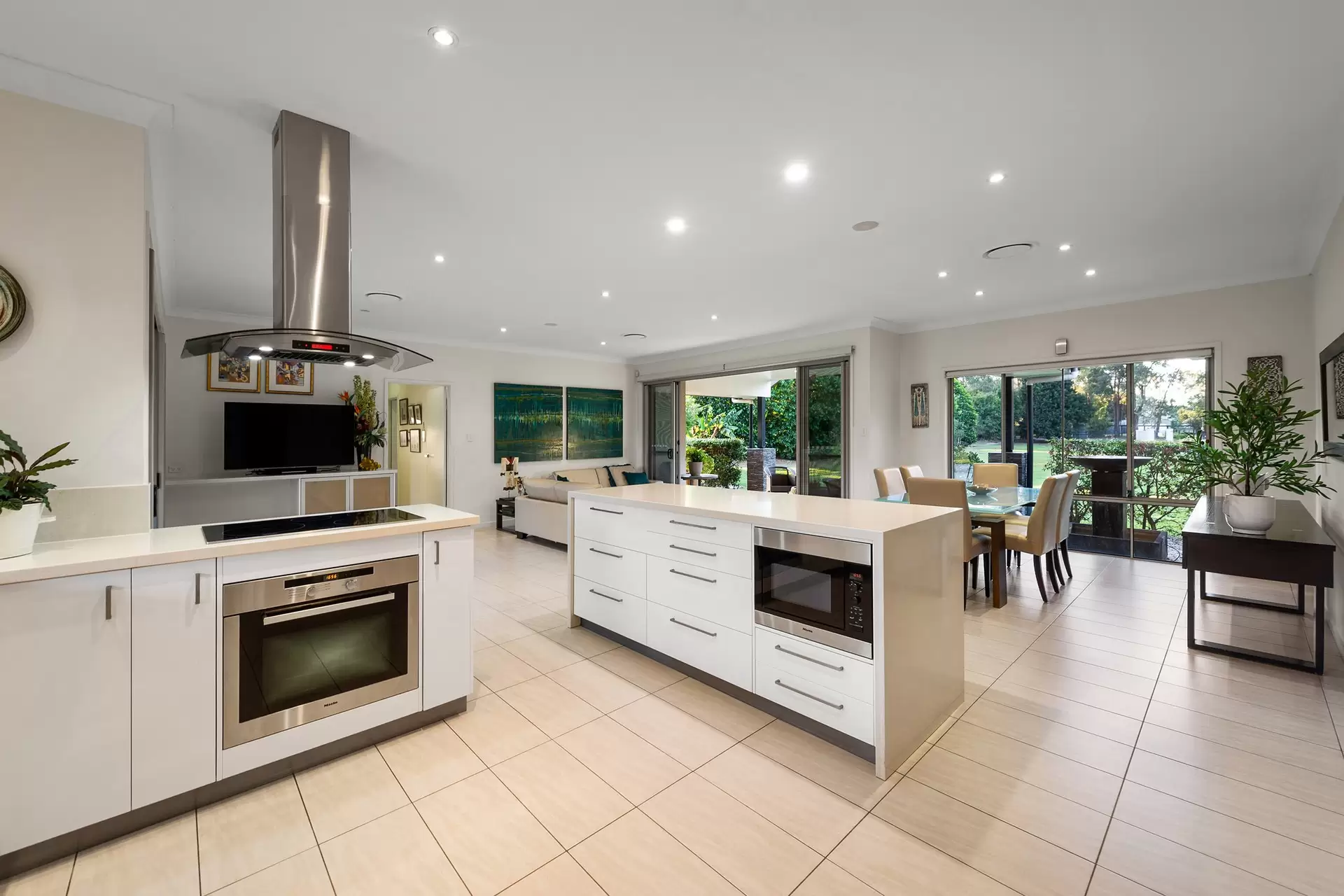 79 Formosa Road, Belmont Sold by Queensland Sotheby's International Realty - image 1