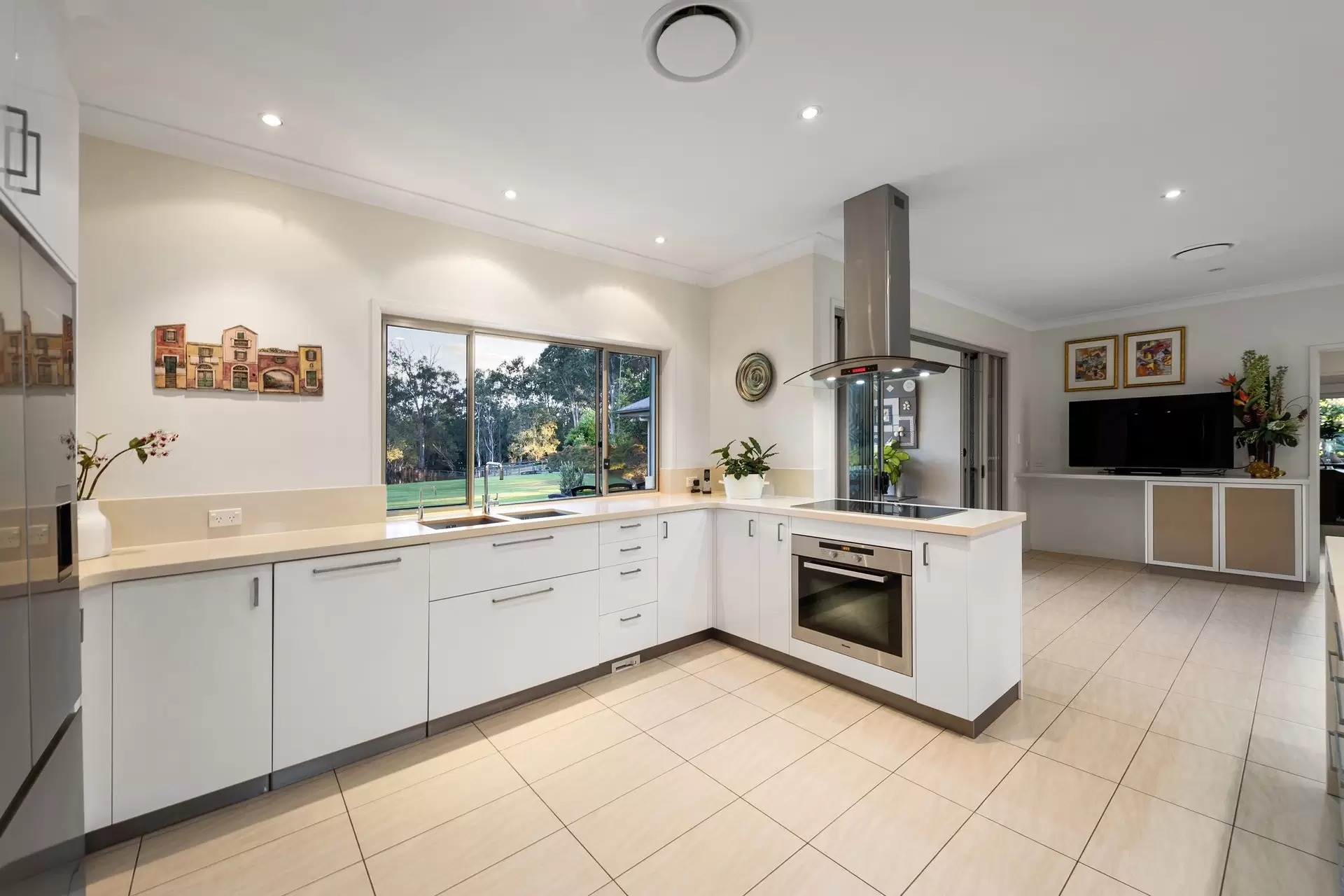 79 Formosa Road, Belmont Sold by Queensland Sotheby's International Realty - image 1