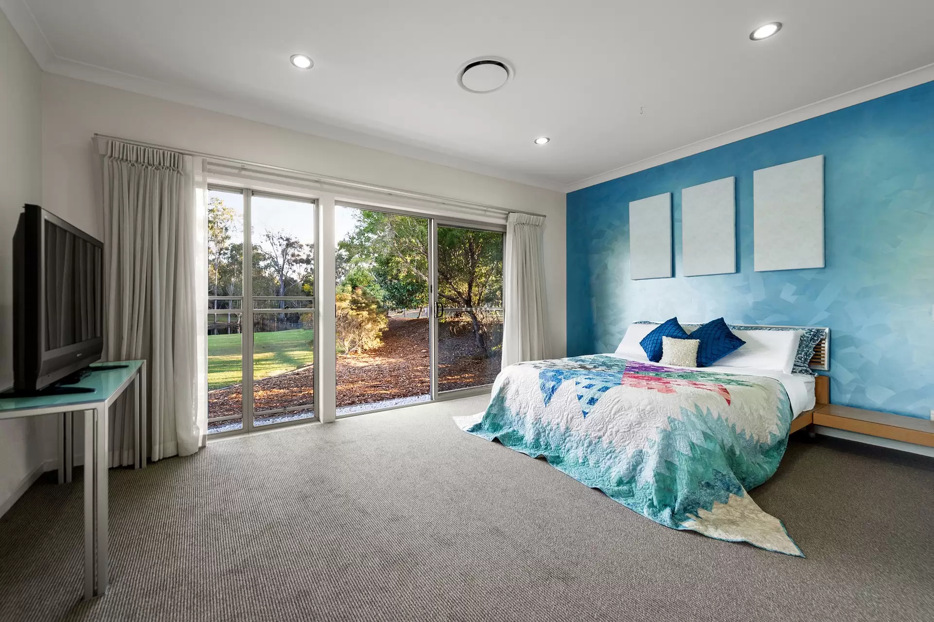 79 Formosa Road, Belmont Sold by Queensland Sotheby's International Realty - image 1