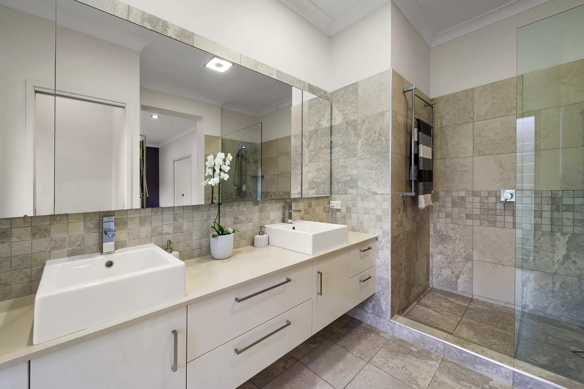 79 Formosa Road, Belmont Sold by Queensland Sotheby's International Realty - image 1