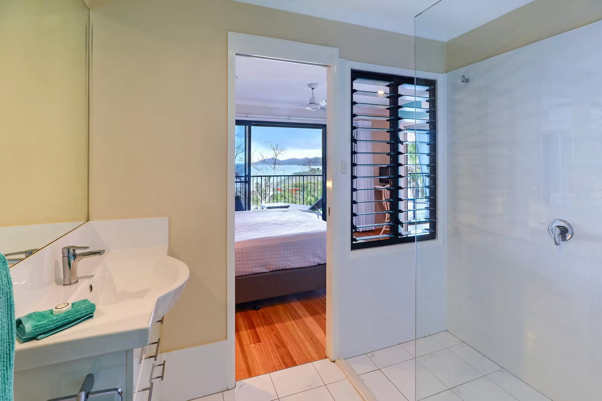 15/7 Acacia Drive, Hamilton Island Sold by Queensland Sotheby's International Realty - image 1