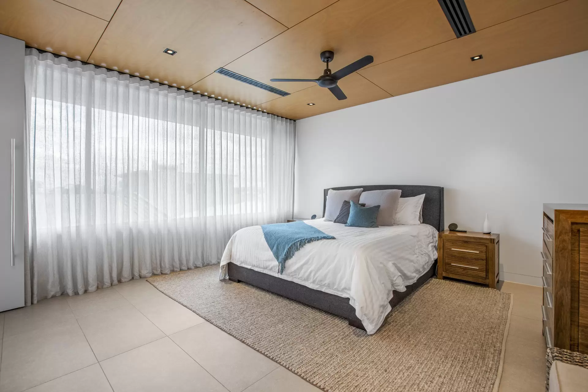 302/50 Woodroffe Avenue, Main Beach Sold by Queensland Sotheby's International Realty - image 1