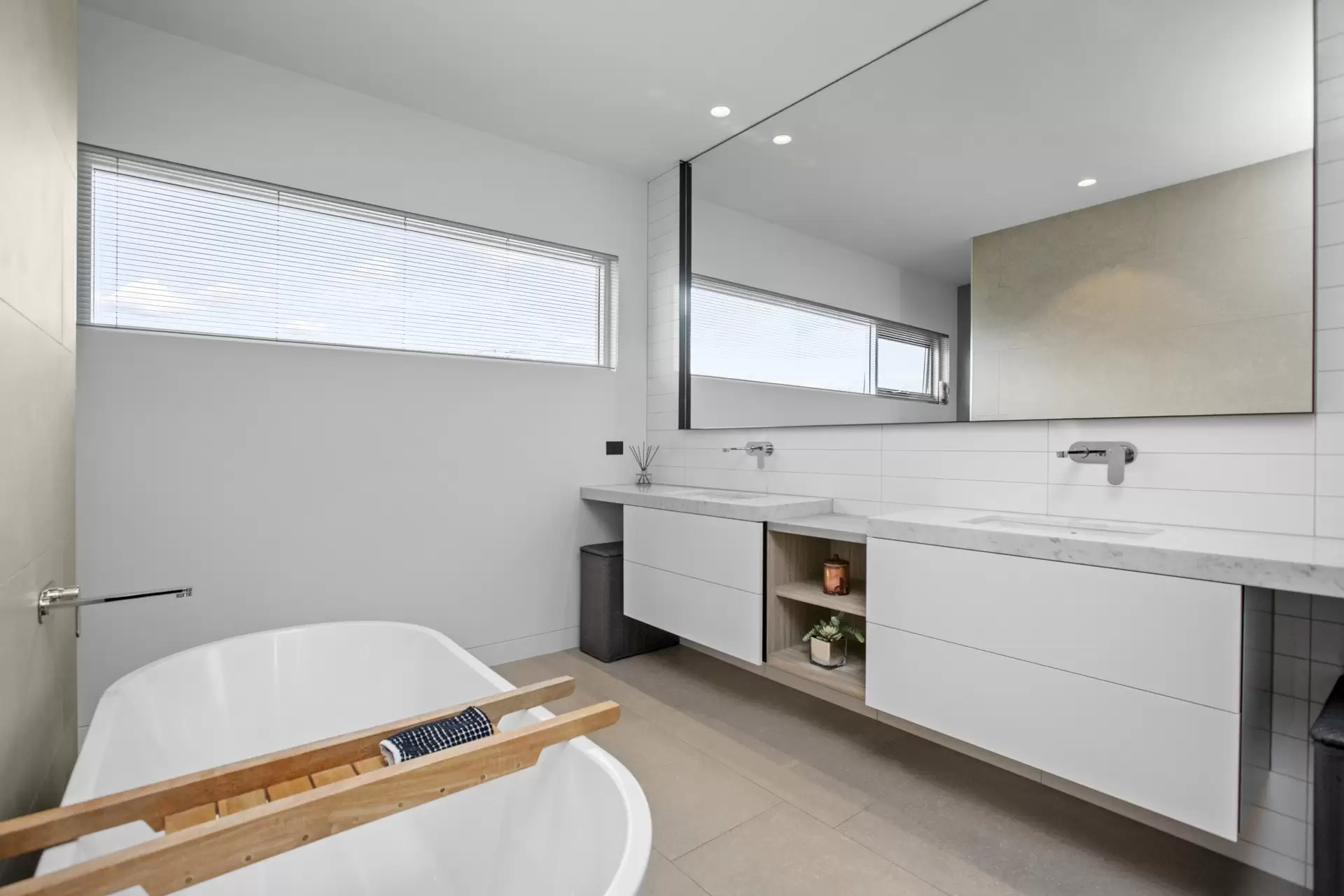 302/50 Woodroffe Avenue, Main Beach Sold by Queensland Sotheby's International Realty - image 1
