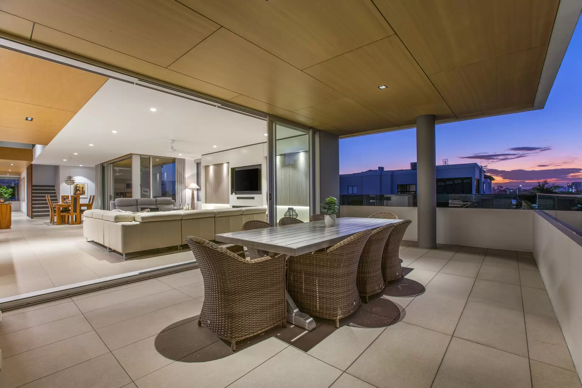 302/50 Woodroffe Avenue, Main Beach Sold by Queensland Sotheby's International Realty - image 1
