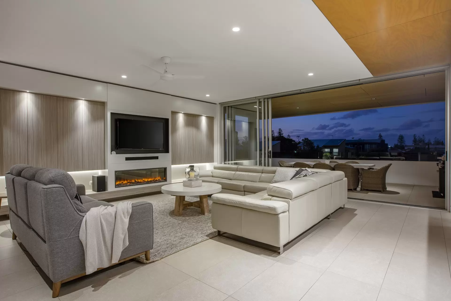 302/50 Woodroffe Avenue, Main Beach Sold by Queensland Sotheby's International Realty - image 1