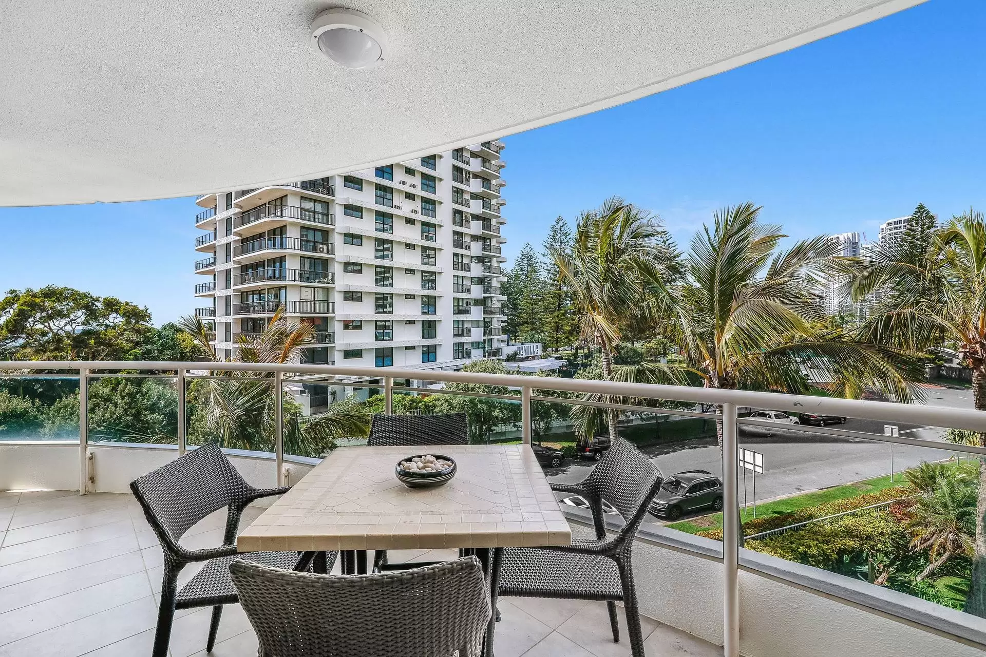 15/3 Cunningham Avenue, Main Beach Sold by Queensland Sotheby's International Realty - image 1