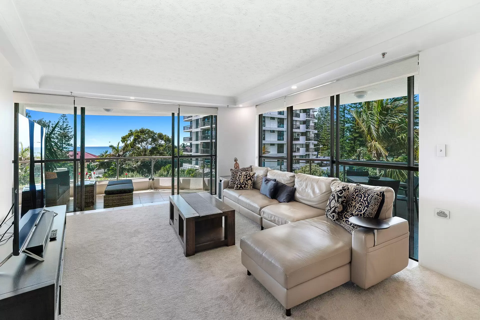 15/3 Cunningham Avenue, Main Beach Sold by Queensland Sotheby's International Realty - image 1