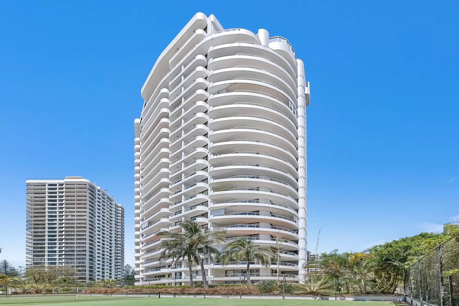 15/3 Cunningham Avenue, Main Beach Sold by Queensland Sotheby's International Realty - image 1