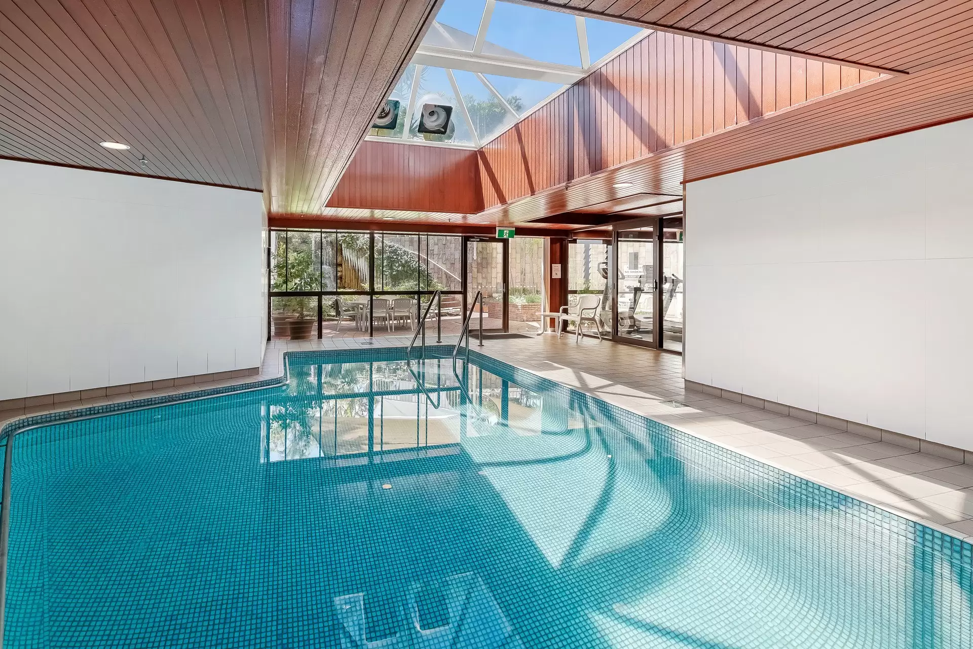 15/3 Cunningham Avenue, Main Beach Sold by Queensland Sotheby's International Realty - image 1