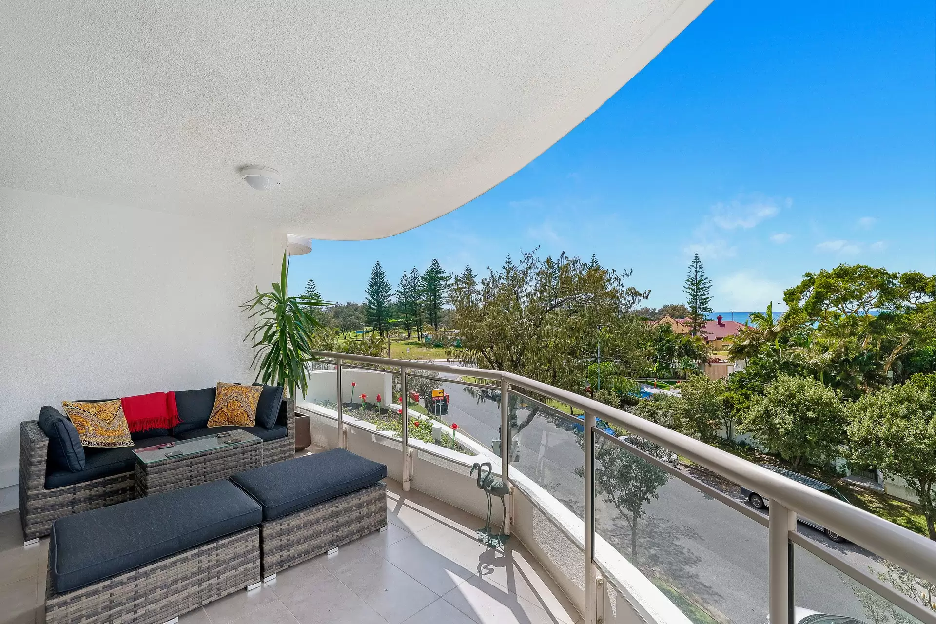 15/3 Cunningham Avenue, Main Beach Sold by Queensland Sotheby's International Realty - image 1
