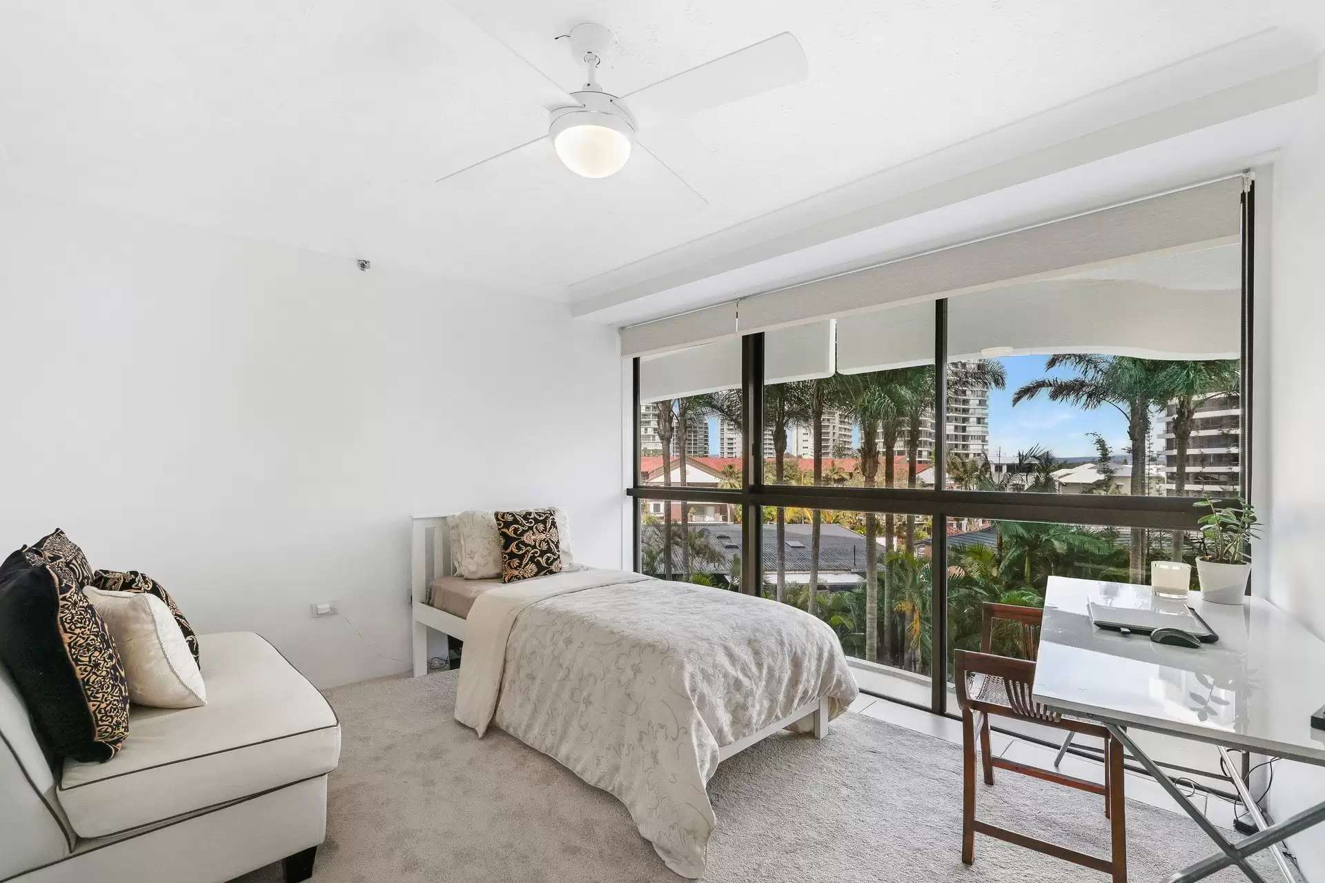15/3 Cunningham Avenue, Main Beach Sold by Queensland Sotheby's International Realty - image 1