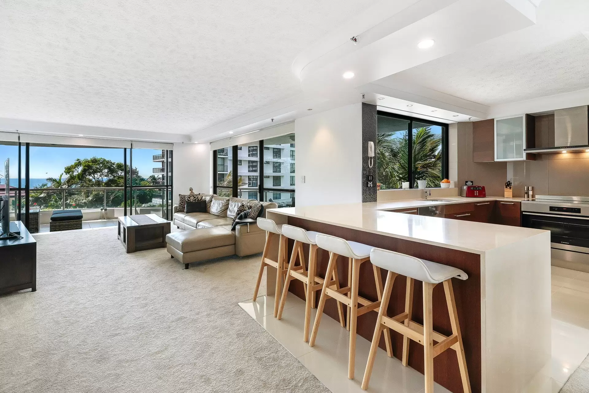 15/3 Cunningham Avenue, Main Beach Sold by Queensland Sotheby's International Realty - image 1