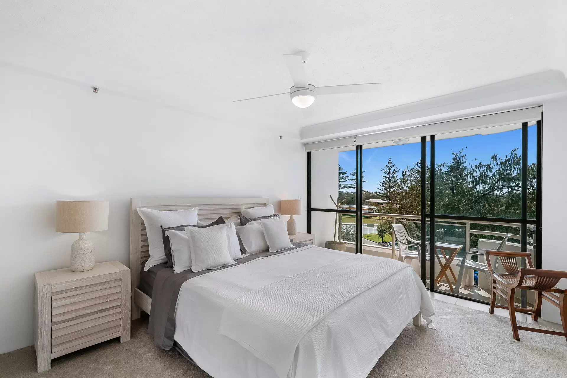 15/3 Cunningham Avenue, Main Beach Sold by Queensland Sotheby's International Realty - image 1
