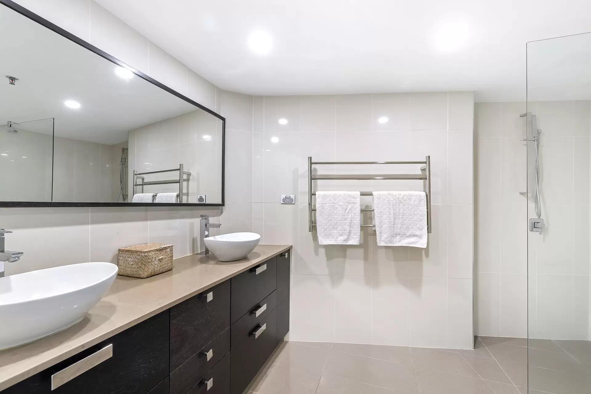 15/3 Cunningham Avenue, Main Beach Sold by Queensland Sotheby's International Realty - image 1