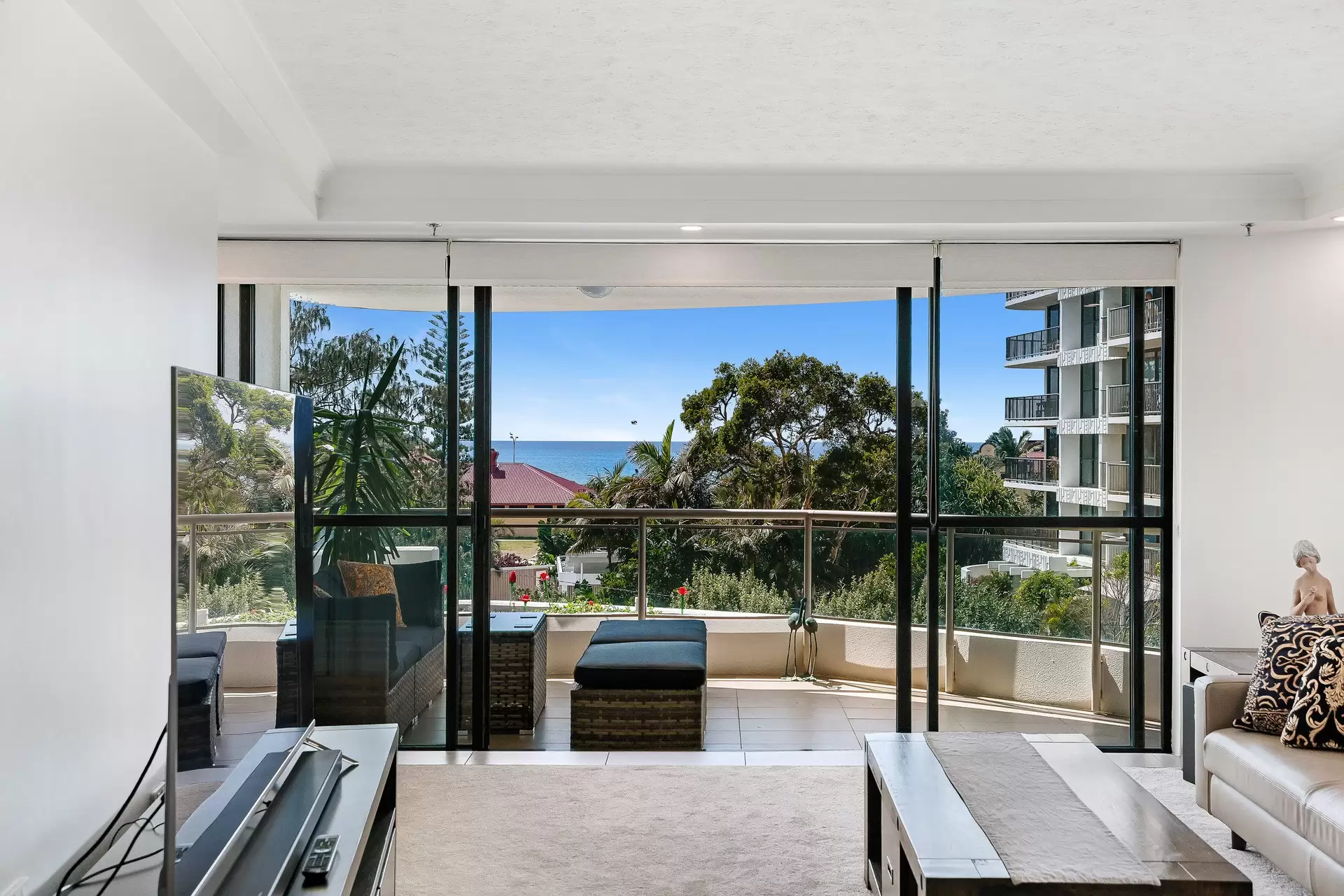 15/3 Cunningham Avenue, Main Beach Sold by Queensland Sotheby's International Realty - image 1