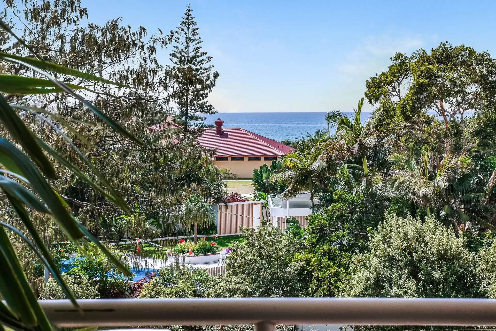 15/3 Cunningham Avenue, Main Beach Sold by Queensland Sotheby's International Realty - image 1