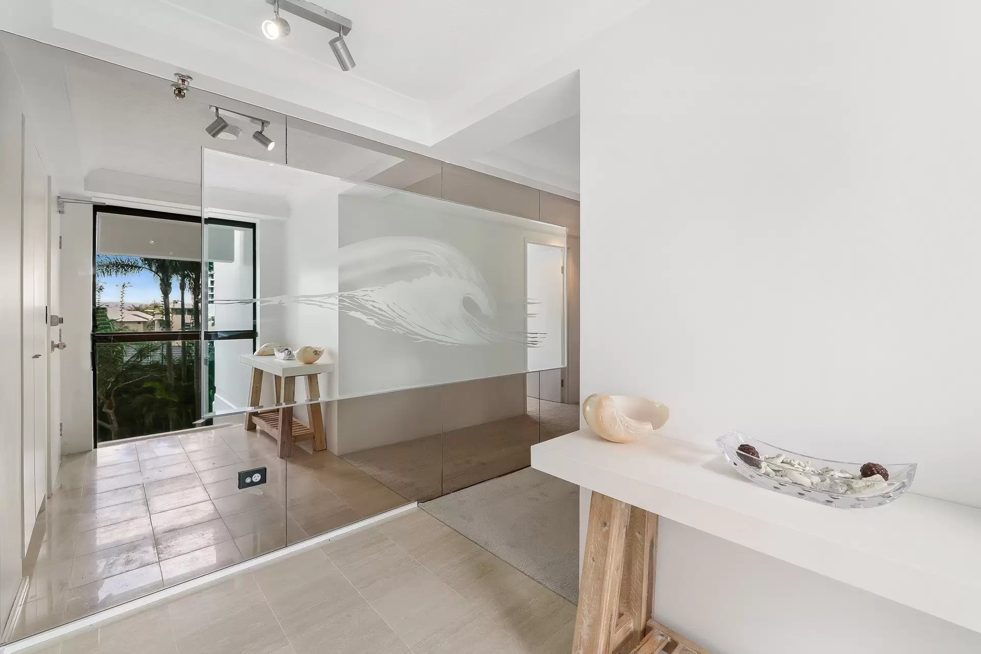 15/3 Cunningham Avenue, Main Beach Sold by Queensland Sotheby's International Realty - image 1