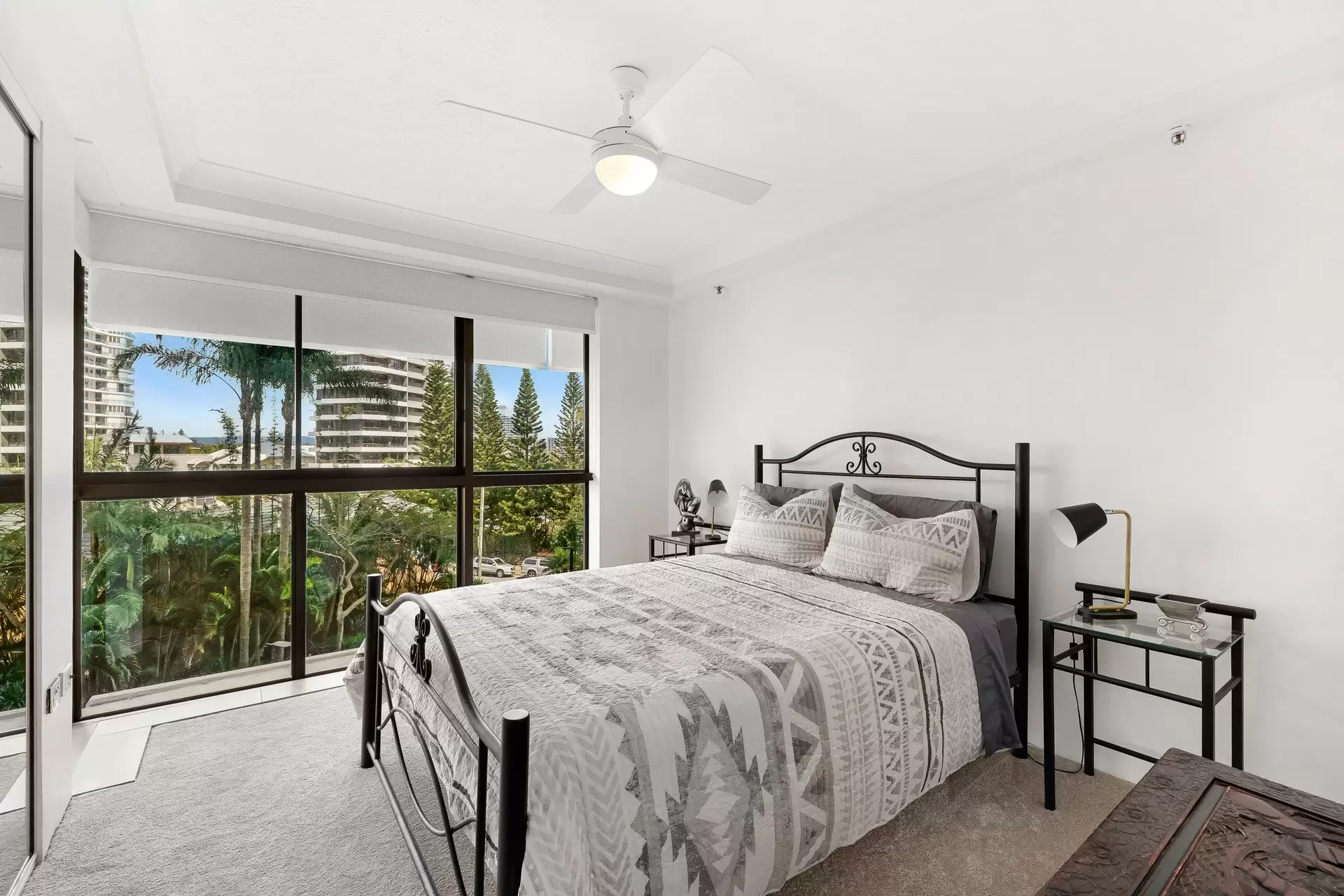 15/3 Cunningham Avenue, Main Beach Sold by Queensland Sotheby's International Realty - image 1