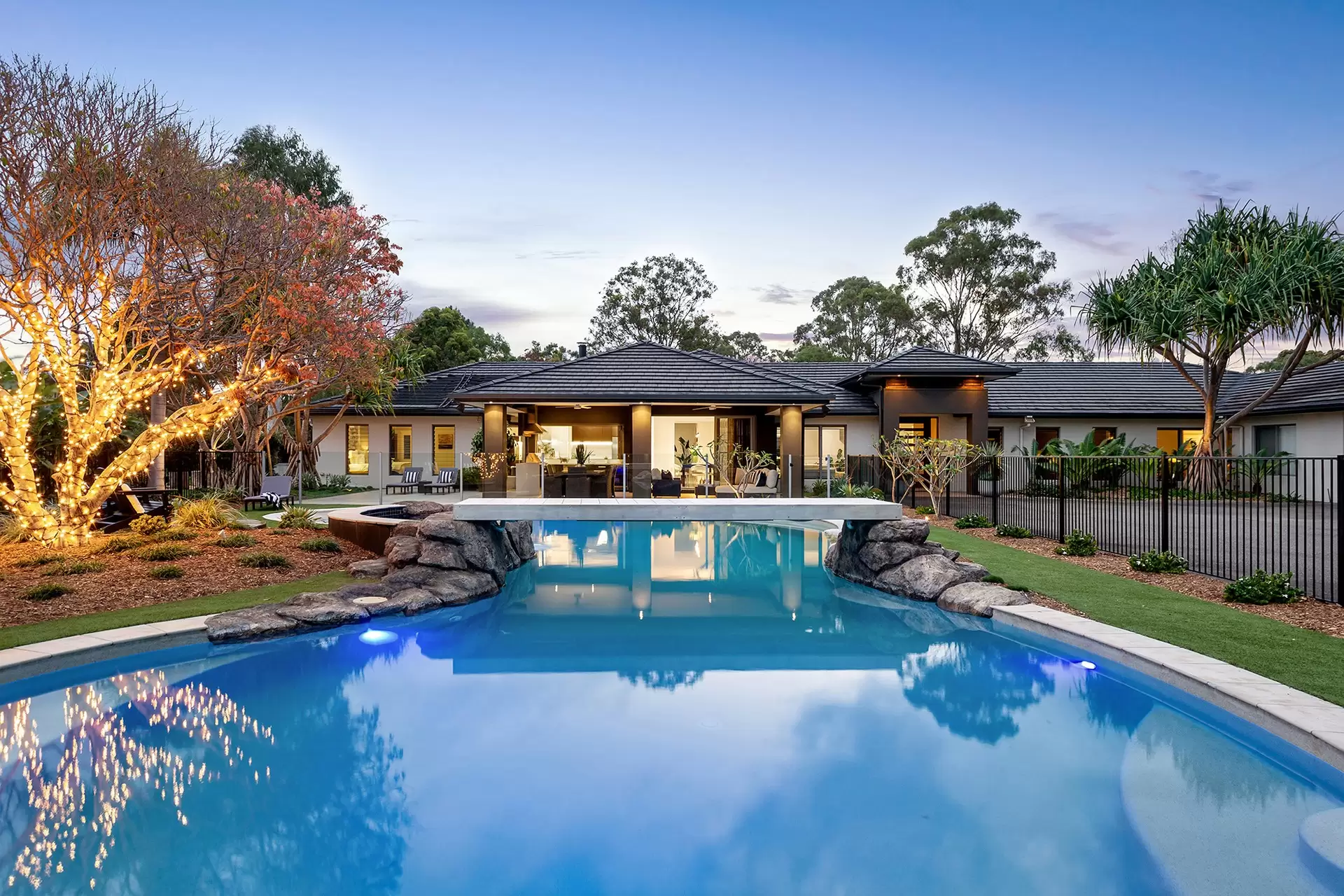 387 Boston Road, Belmont Sold by Queensland Sotheby's International Realty - image 1
