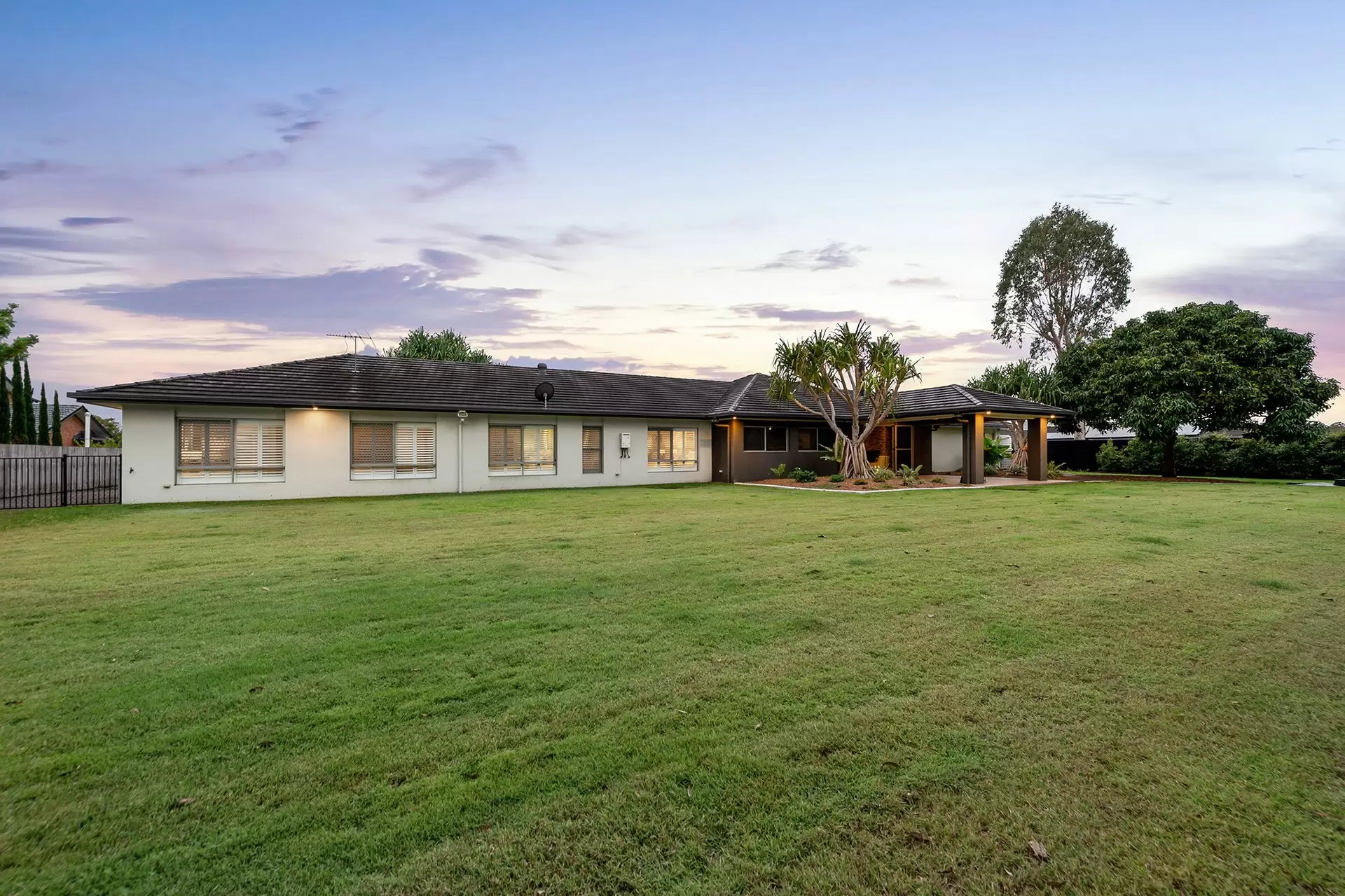 387 Boston Road, Belmont Sold by Queensland Sotheby's International Realty - image 1