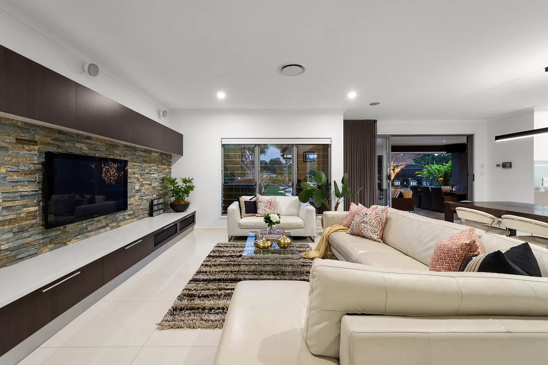 387 Boston Road, Belmont Sold by Queensland Sotheby's International Realty - image 1