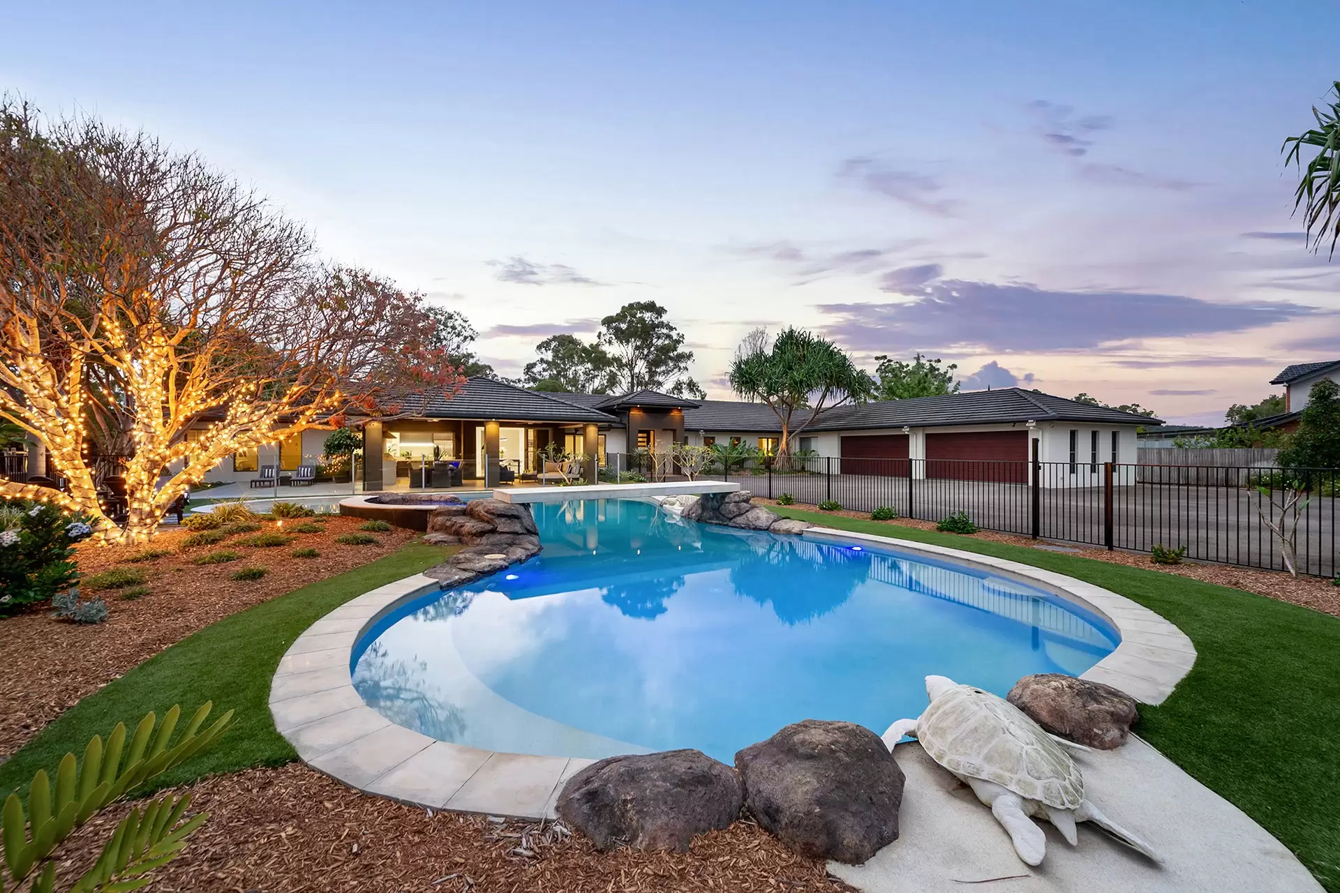 387 Boston Road, Belmont Sold by Queensland Sotheby's International Realty - image 1