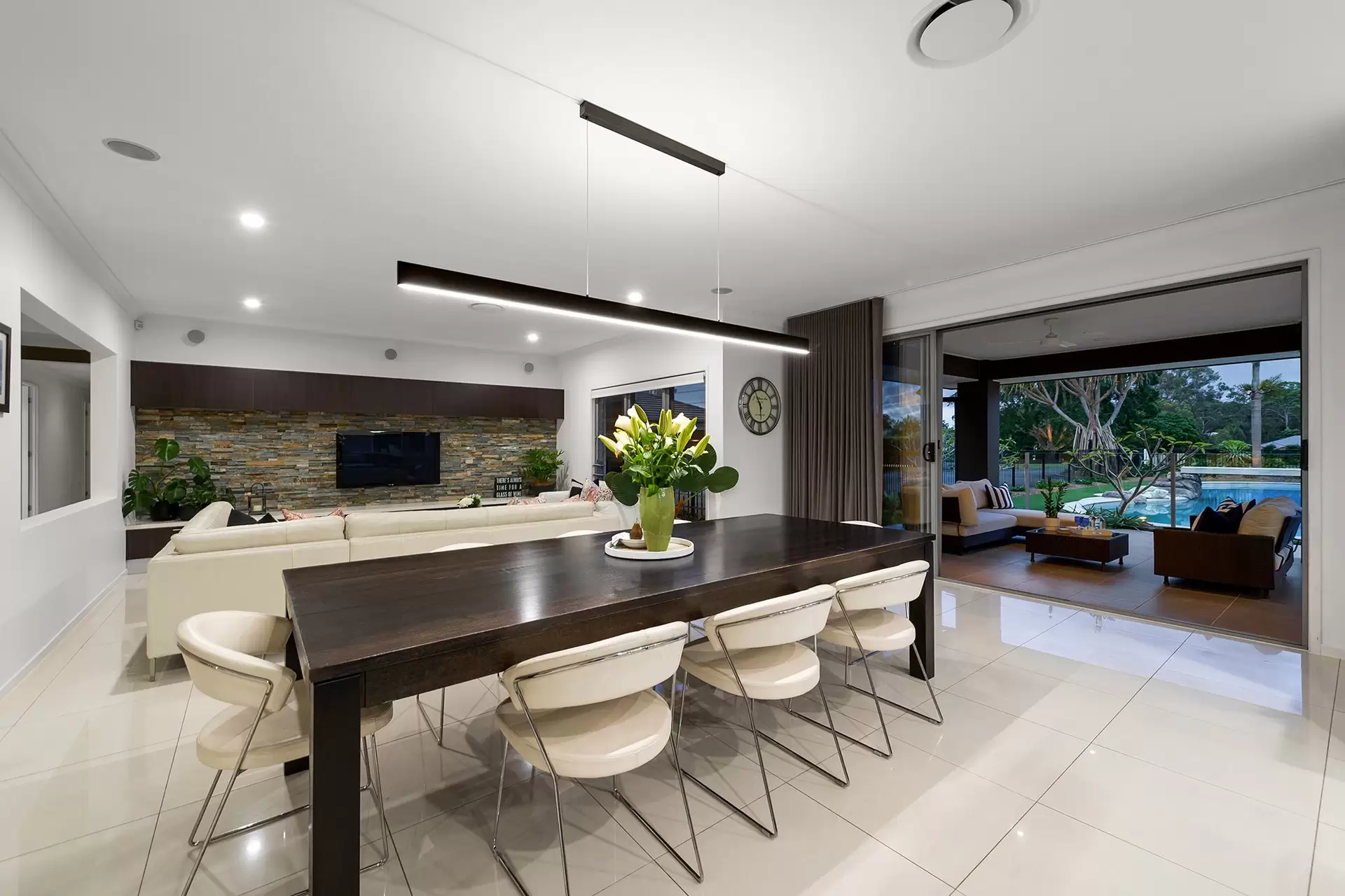 387 Boston Road, Belmont Sold by Queensland Sotheby's International Realty - image 1