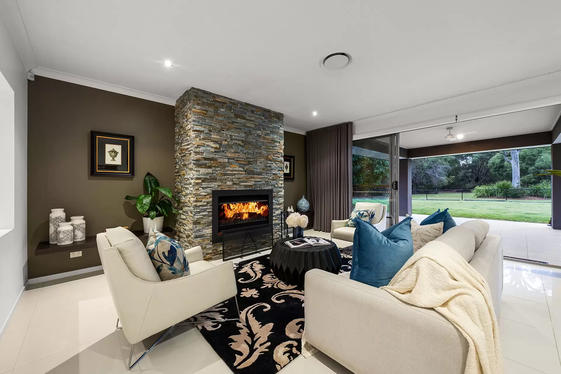 387 Boston Road, Belmont Sold by Queensland Sotheby's International Realty - image 1