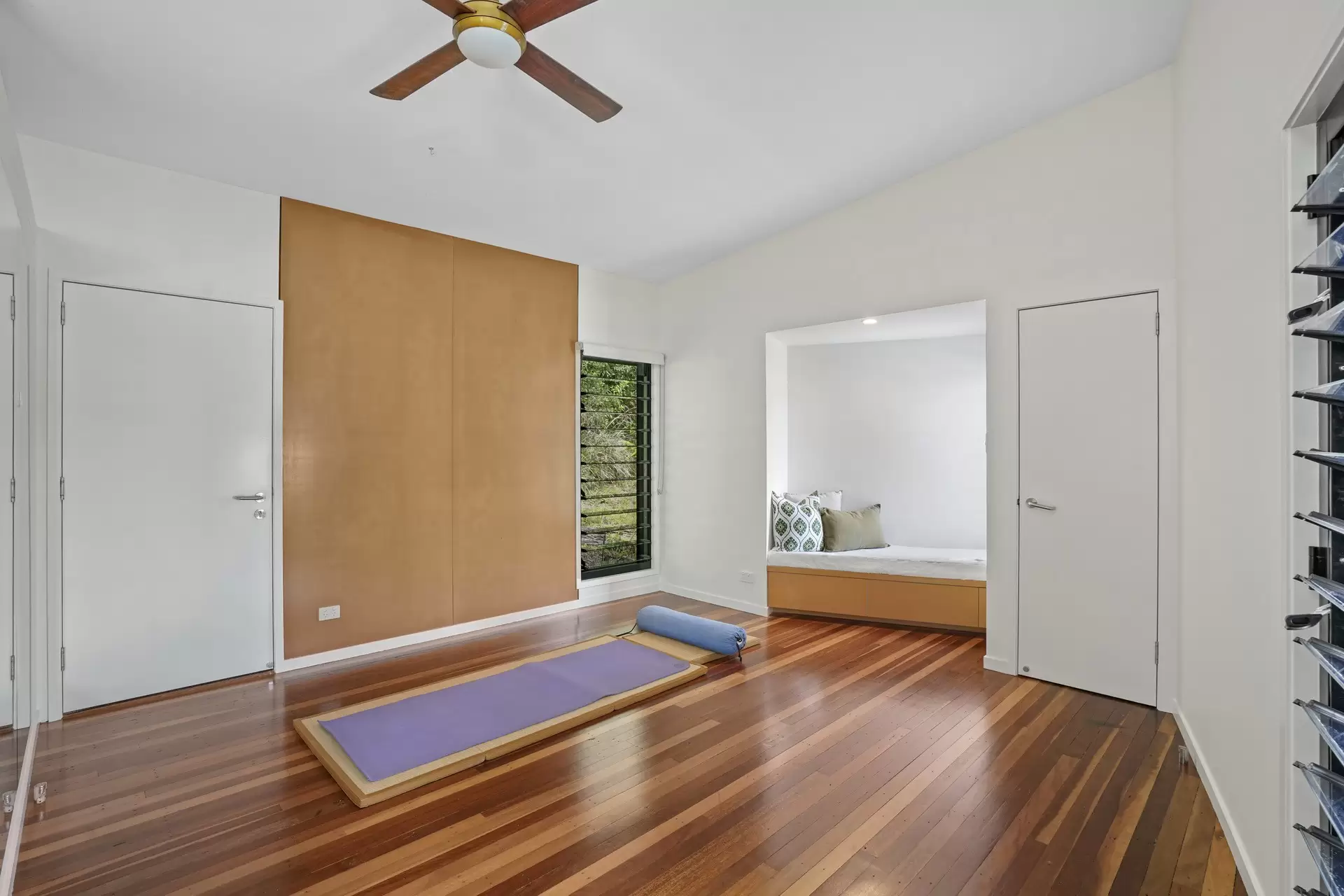 1 Pobblebonk Place, Currumbin Valley Sold by Queensland Sotheby's International Realty - image 1