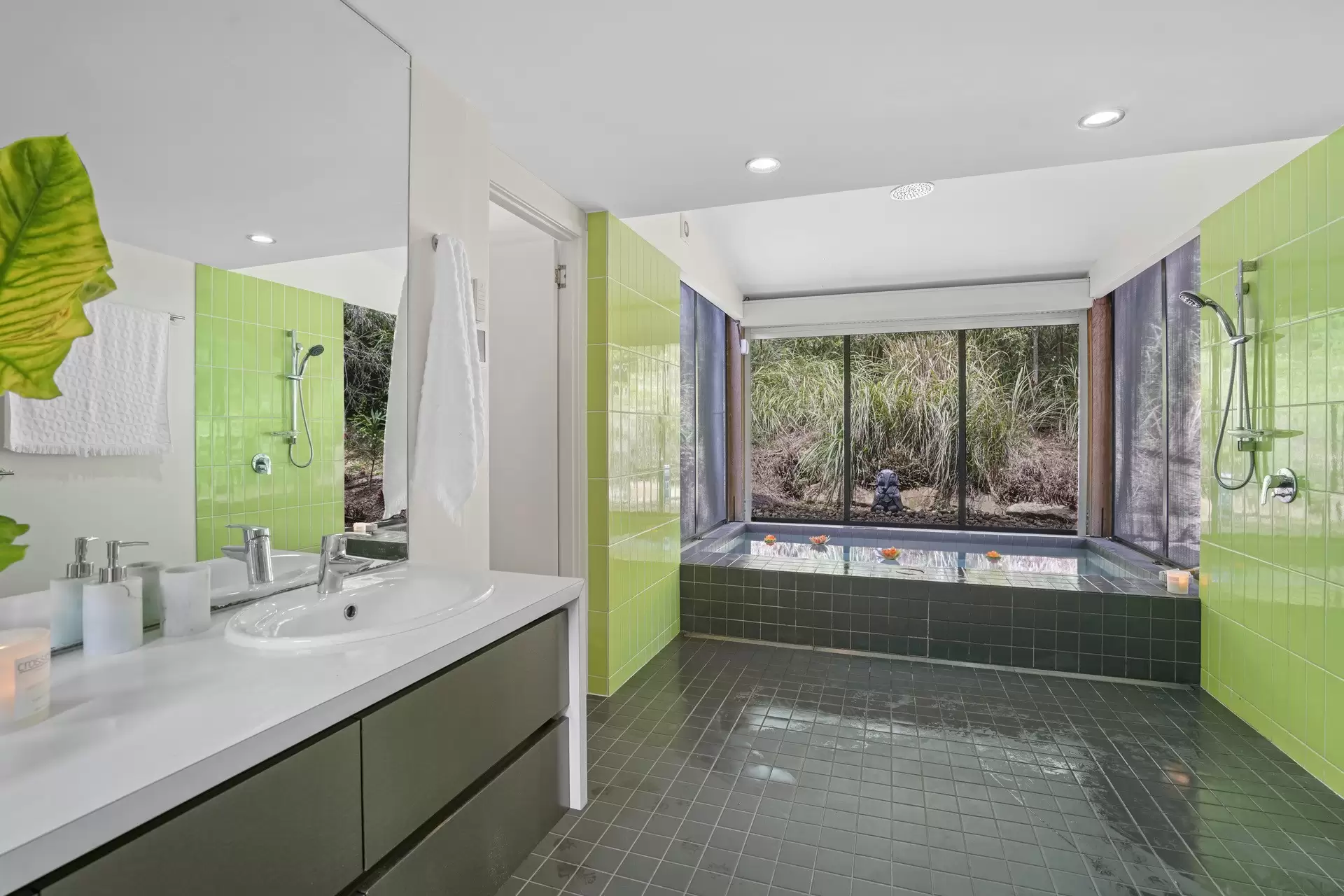 1 Pobblebonk Place, Currumbin Valley Sold by Queensland Sotheby's International Realty - image 1