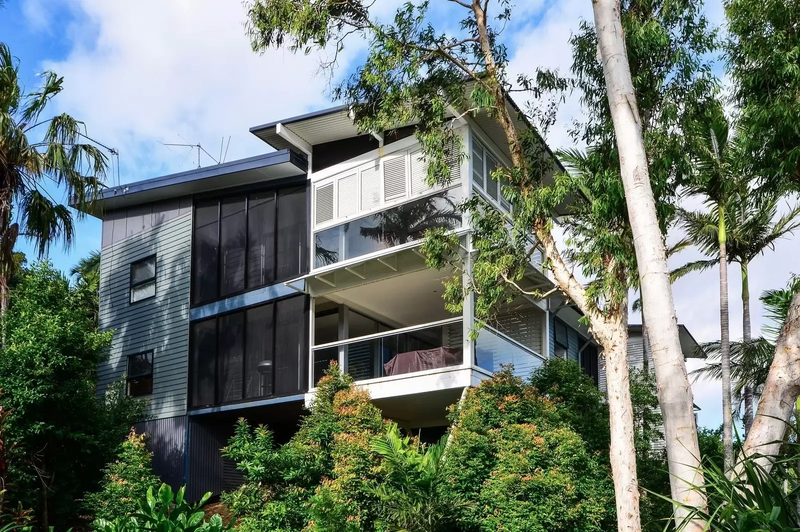 17/5 Banksia Court, Hamilton Island Sold by Queensland Sotheby's International Realty - image 1